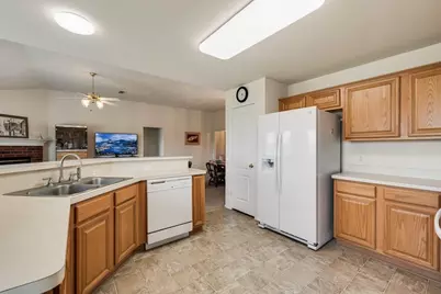 1621 Brookleaf Drive, Arlington, TX 76018 - Photo 10