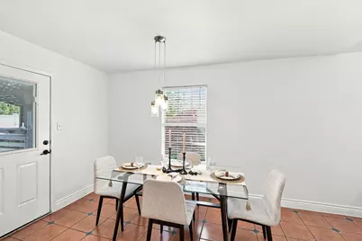 2534 Las Villas Avenue, Dallas, TX 75211 - Photo 4