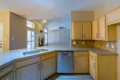 1812 Canoe Way, Carrollton, TX 75010 - Photo 2