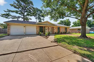 412 Apple Blossom Ln, Hurst, TX 76053 - Photo 2
