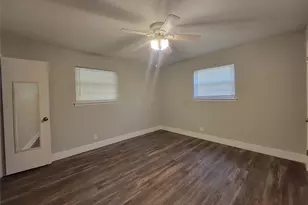 829 E Mustang St, Crowley, TX 76036 - Photo 12