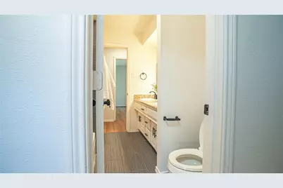 1917 Middle Glen Drive, Carrollton, TX 75007 - Photo 20