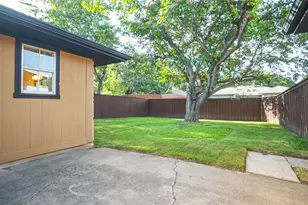 1917 Middle Glen Dr, Carrollton, TX 75007 - Photo 32