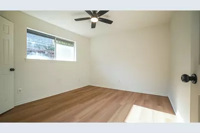 1917 Middle Glen Drive, Carrollton, TX 75007 - Photo 26