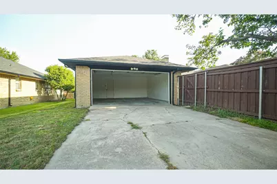 1917 Middle Glen Drive, Carrollton, TX 75007 - Photo 32
