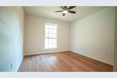1917 Middle Glen Drive, Carrollton, TX 75007 - Photo 24