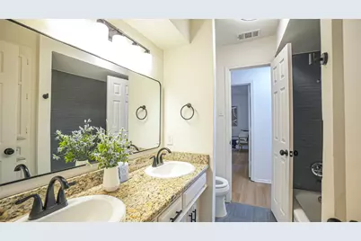 1917 Middle Glen Drive, Carrollton, TX 75007 - Photo 20