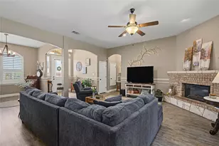 2821 Willow Ridge Cir, Granbury, TX 76049 - Photo 10