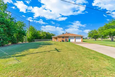 401 S Beverly Street, Crowley, TX 76036 - Photo 6