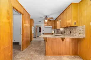 401 S Beverly St, Crowley, TX 76036 - Photo 14