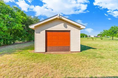 401 S Beverly Street, Crowley, TX 76036 - Photo 4
