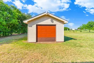 401 S Beverly St, Crowley, TX 76036 - Photo 4