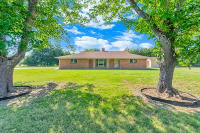 401 S Beverly Street, Crowley, TX 76036 - Photo 2