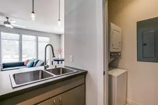 906 W Cannon St, Fort Worth, TX 76104 - Photo 6