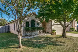 1065 Harriman Dr, Saginaw, TX 76131 - Photo 2