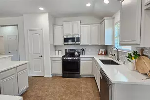 924 Lake Forest Trl, Little Elm, TX 75068 - Photo 2