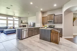 1140 Indigo Ln, Burleson, TX 76058 - Photo 2