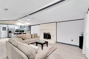 800 Patricia St, Irving, TX 75060 - Photo 8
