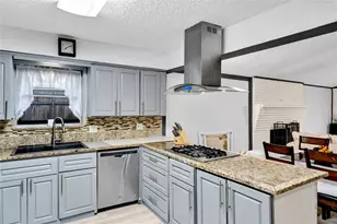 800 Patricia St, Irving, TX 75060 - Photo 4