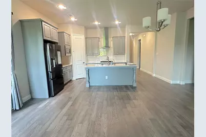 12709 Royal Oaks Lane, Farmers Branch, TX 75234 - Photo 2
