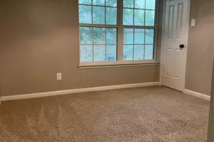 300 Cimarron Way, Irving, TX 75063 - Photo 10