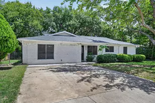 423 McKown Dr, Mansfield, TX 76063 - Photo 2