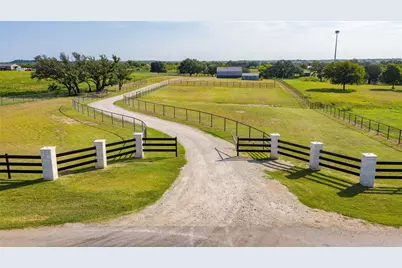109 N Silver Saddle Circle, Weatherford, TX 76087 - Photo 2