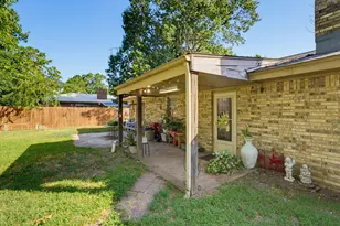 702 Preston St, Bowie, TX 76230 - Photo 32