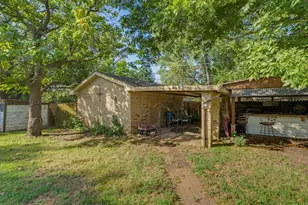 702 Preston St, Bowie, TX 76230 - Photo 30