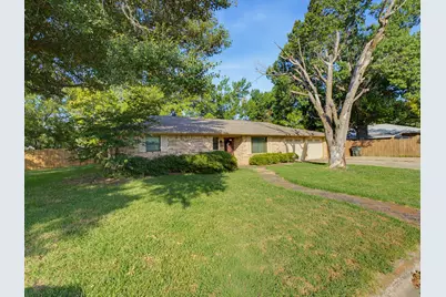 702 Preston Street, Bowie, TX 76230 - Photo 2