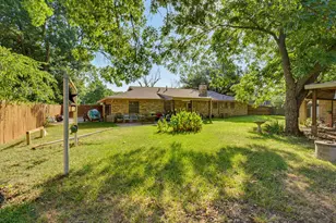 702 Preston St, Bowie, TX 76230 - Photo 28