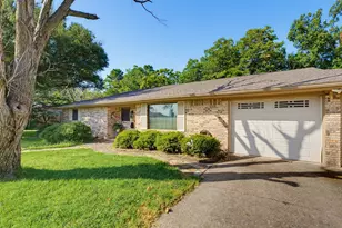 702 Preston St, Bowie, TX 76230 - Photo 1