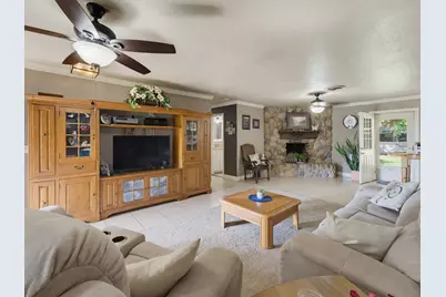 702 Preston Street, Bowie, TX 76230 - Photo 4