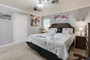 702 Preston St, Bowie, TX 76230 - Photo 14
