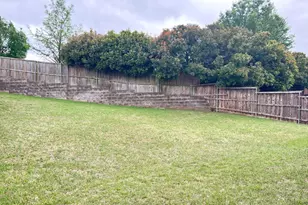 529 Continental Dr, Lewisville, TX 75067 - Photo 28