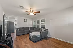 809 Phillips St, Cleburne, TX 76033 - Photo 8