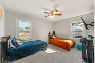 809 Phillips St, Cleburne, TX 76033 - Photo 14