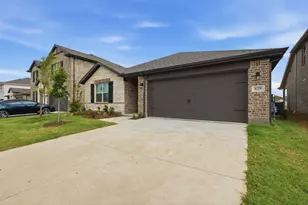 825 Birdie Dr, Little Elm, TX 75068 - Photo 2
