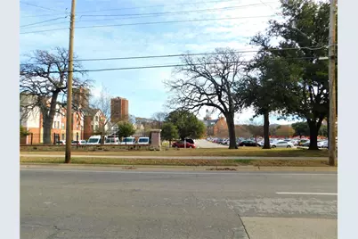 1611 N Locust Street, Denton, TX 76201 - Photo 18