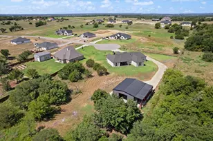 1028 Gatlin Cir, Springtown, TX 76082 - Photo 32