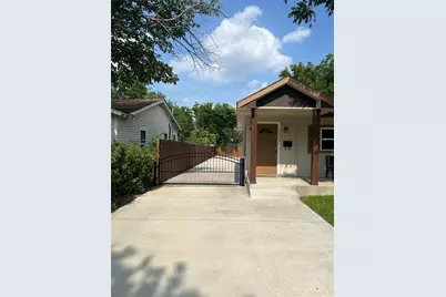 2717 Townsend Drive, Fort Worth, TX 76110 - Photo 2