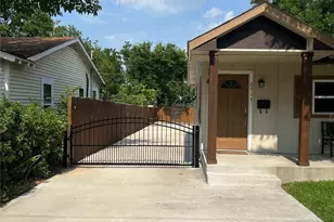 2717 Townsend Dr, Fort Worth, TX 76110 - Photo 2