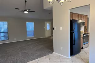 2406 Bentley Dr, Grand Prairie, TX 75052 - Photo 8