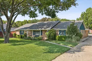 137 Southwood Dr, Lancaster, TX 75146 - Photo 1