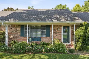 137 Southwood Dr, Lancaster, TX 75146 - Photo 2