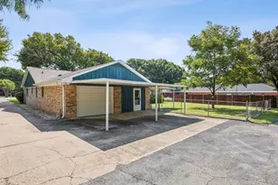 137 Southwood Dr, Lancaster, TX 75146 - Photo 4