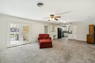 137 Southwood Dr, Lancaster, TX 75146 - Photo 8