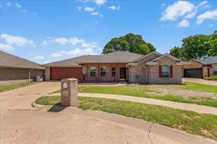 1013 Teresa Ct, Granbury, TX 76048 - Photo 2