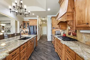 1616 Malibu Bay Ct, Granbury, TX 76048 - Photo 10