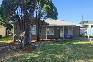 813 Choctaw Trce, Grand Prairie, TX 75051 - Photo 2
